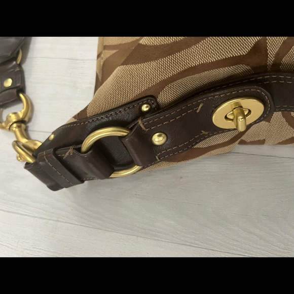 Beautiful Coach Hobo Purse - Picture 5 of 16